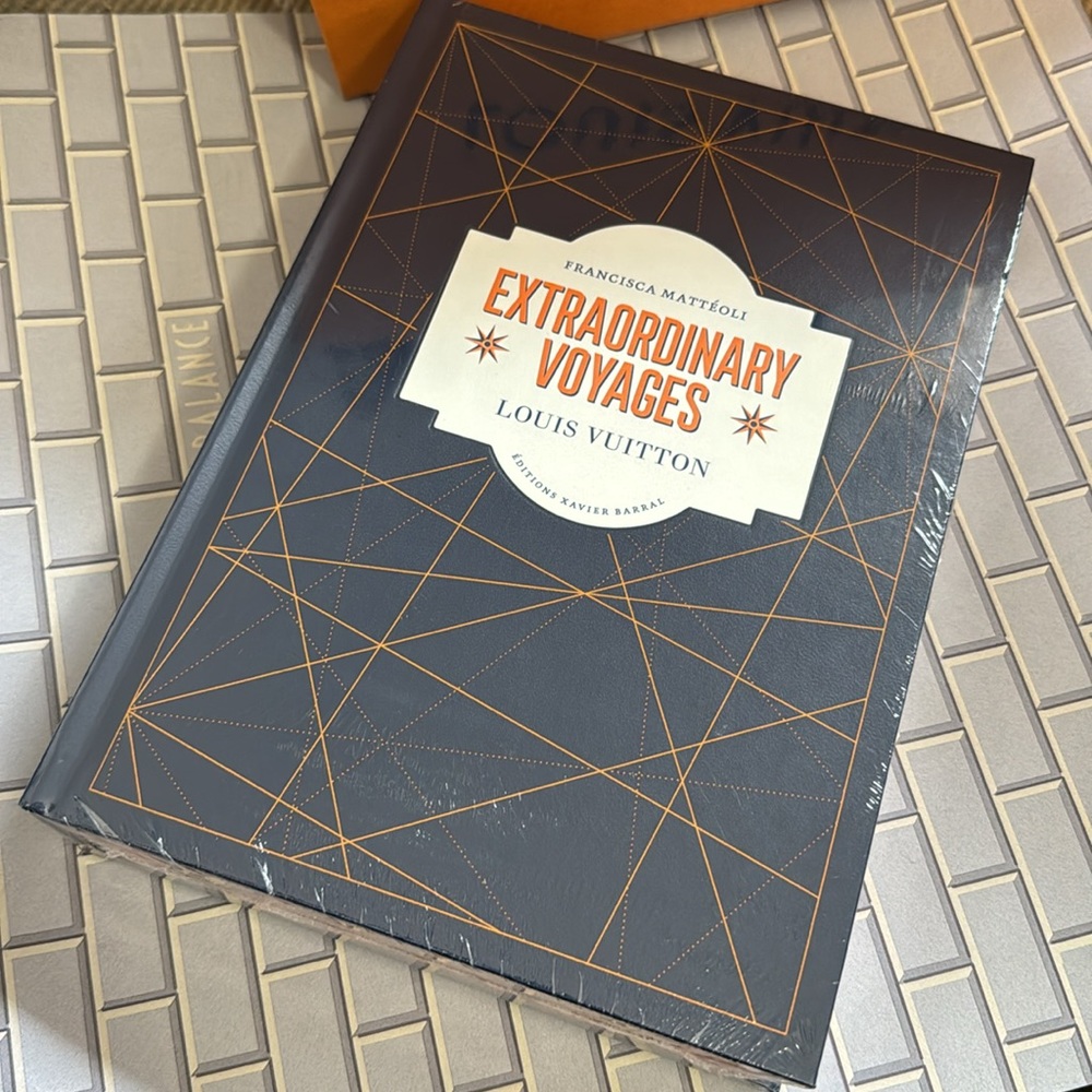 LOUIS VUITTON Extraordinary Voyages, English Version R08745
